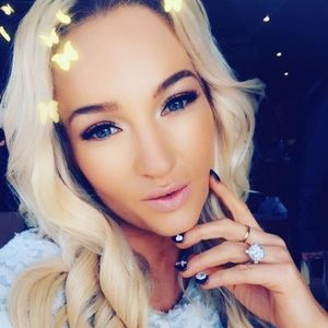 Meet your Posher, Adriana